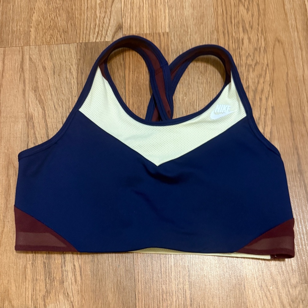 NWOT Nike sports bra